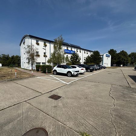 Hotel Remy Bratislava Buitenkant foto
