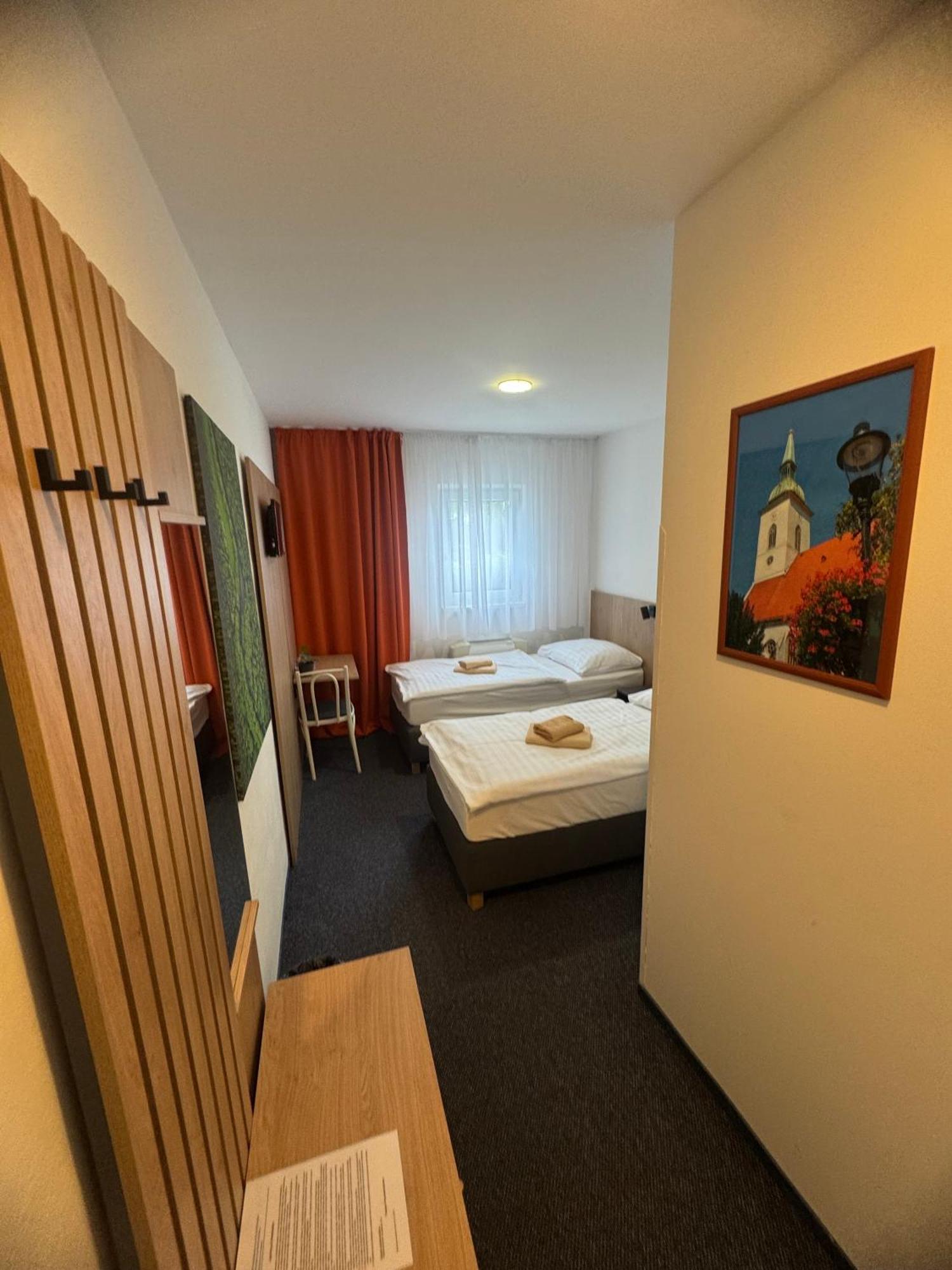 Hotel Remy Bratislava Buitenkant foto
