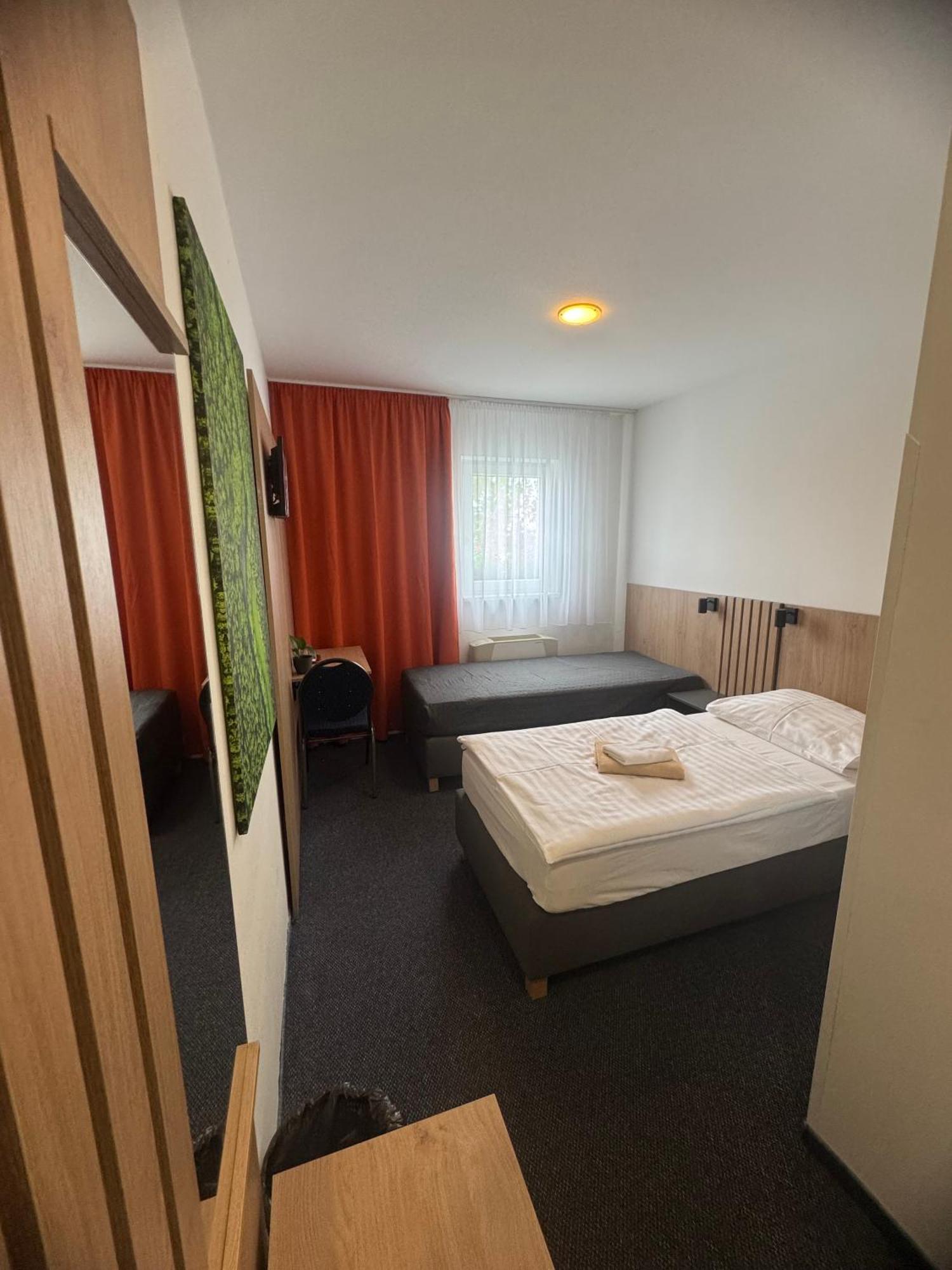 Hotel Remy Bratislava Buitenkant foto