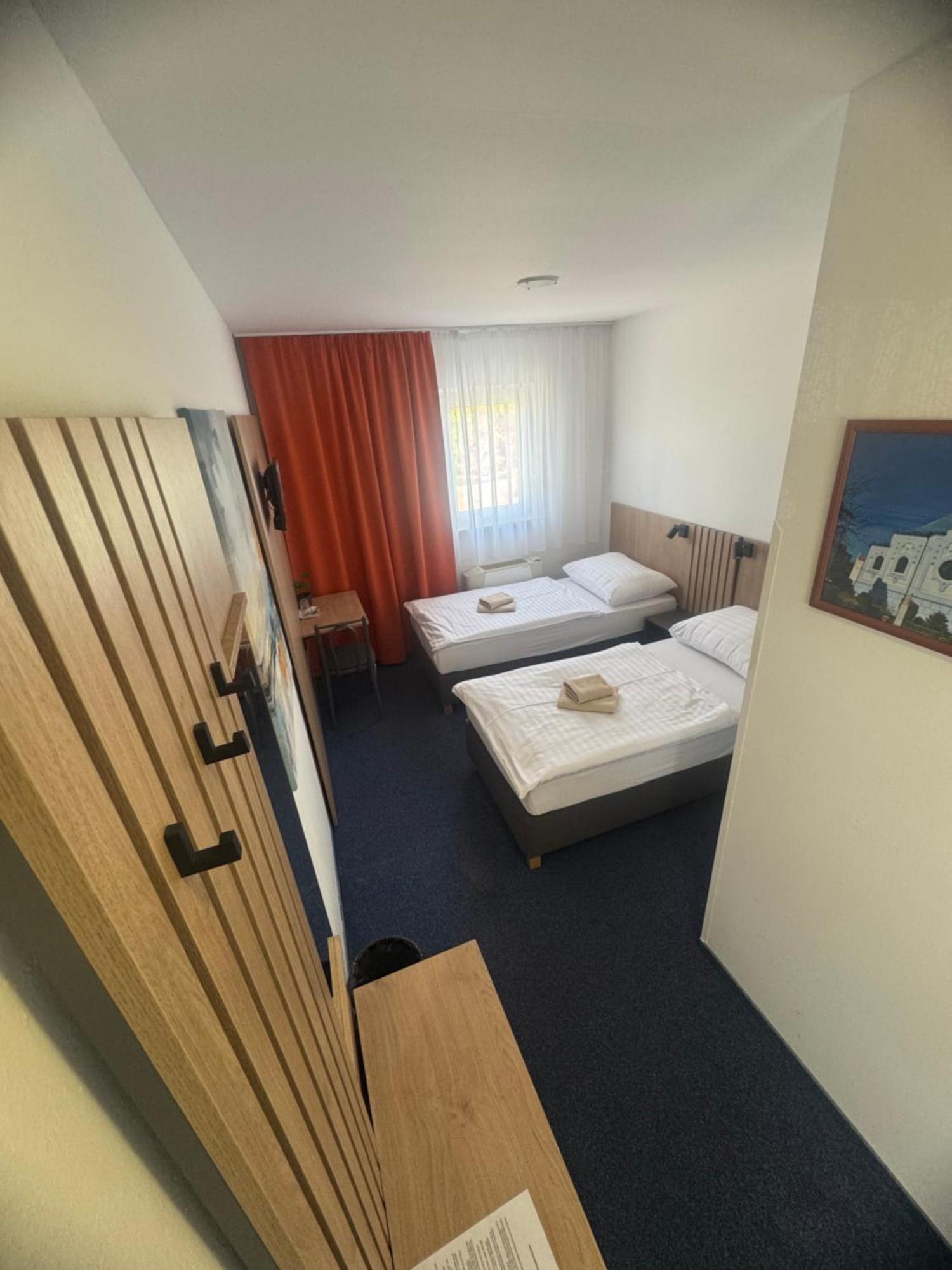Hotel Remy Bratislava Buitenkant foto
