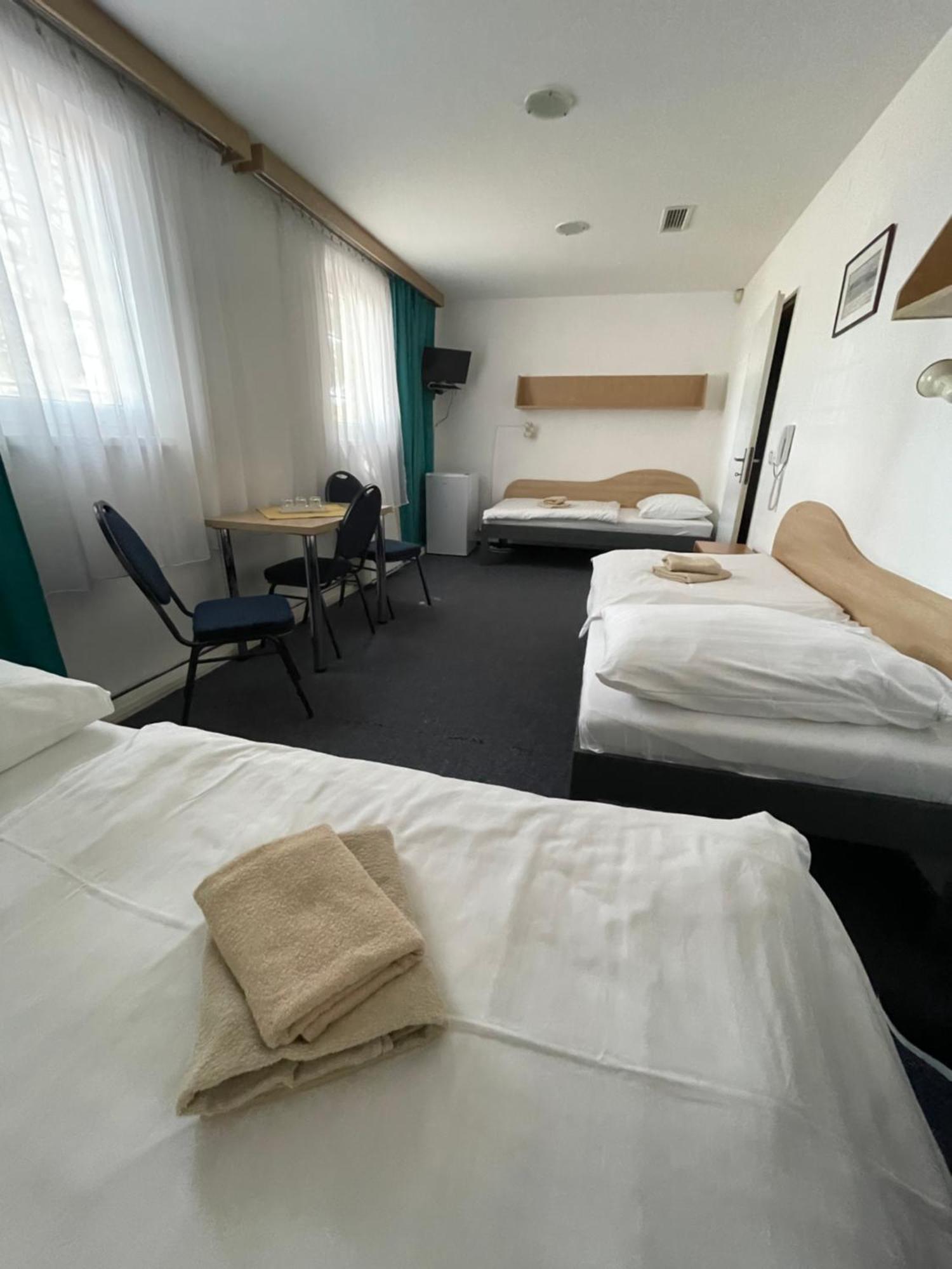 Hotel Remy Bratislava Buitenkant foto