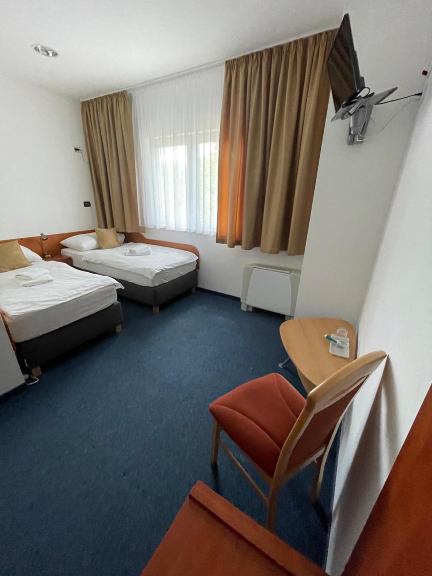 Hotel Remy Bratislava Buitenkant foto