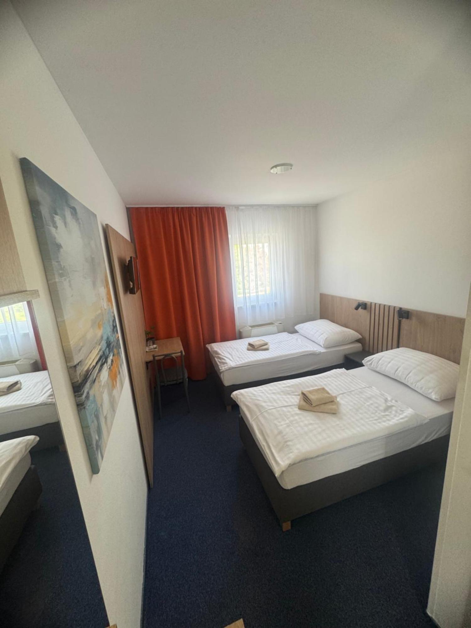 Hotel Remy Bratislava Buitenkant foto