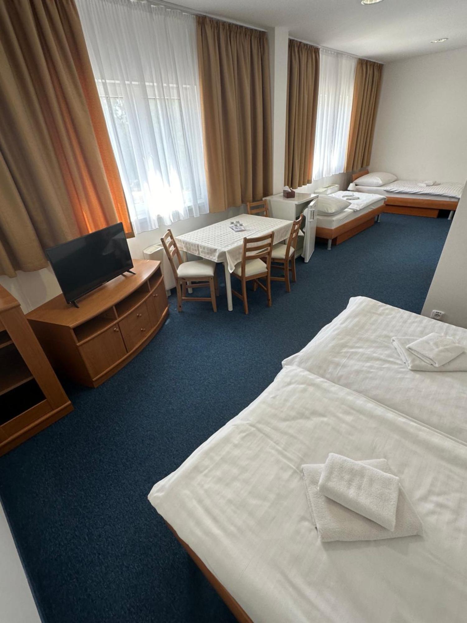 Hotel Remy Bratislava Buitenkant foto