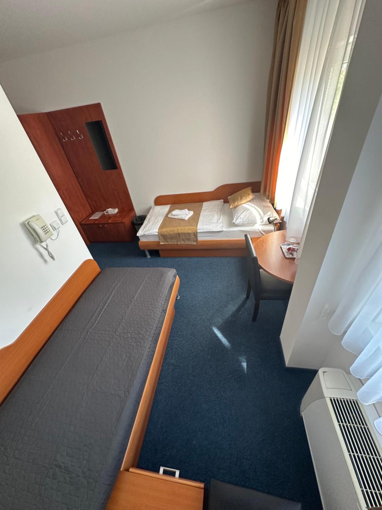 Hotel Remy Bratislava Buitenkant foto