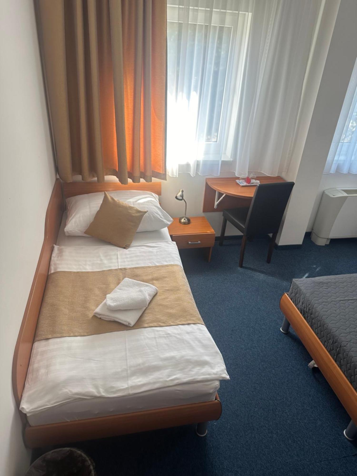 Hotel Remy Bratislava Buitenkant foto