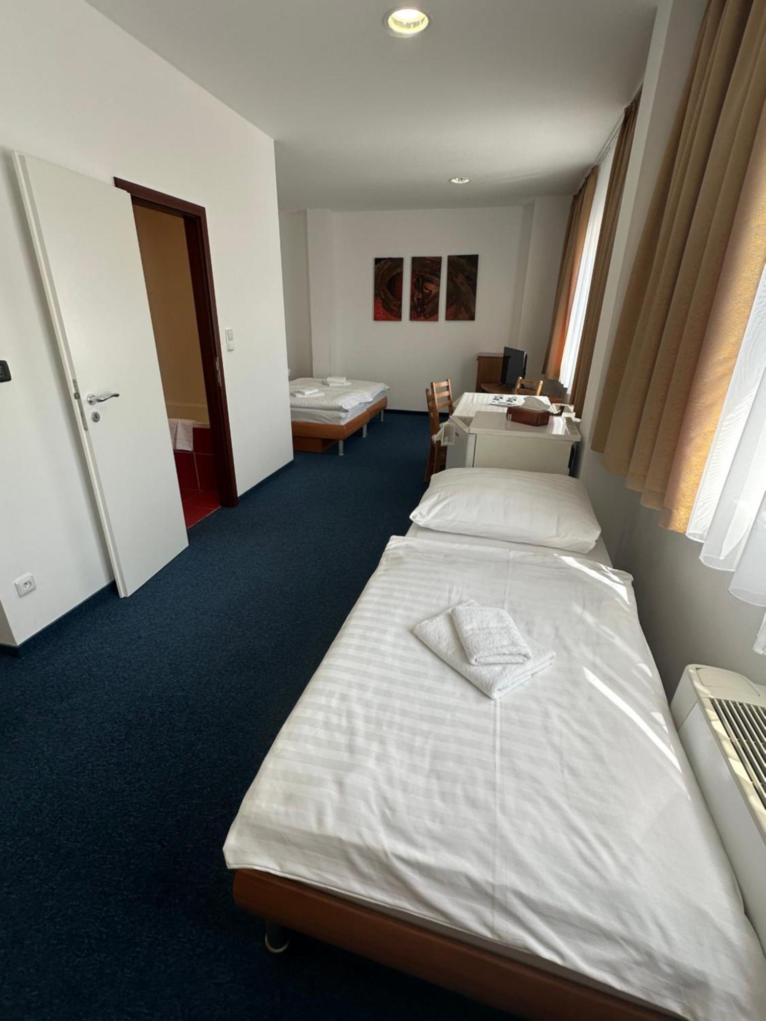 Hotel Remy Bratislava Buitenkant foto