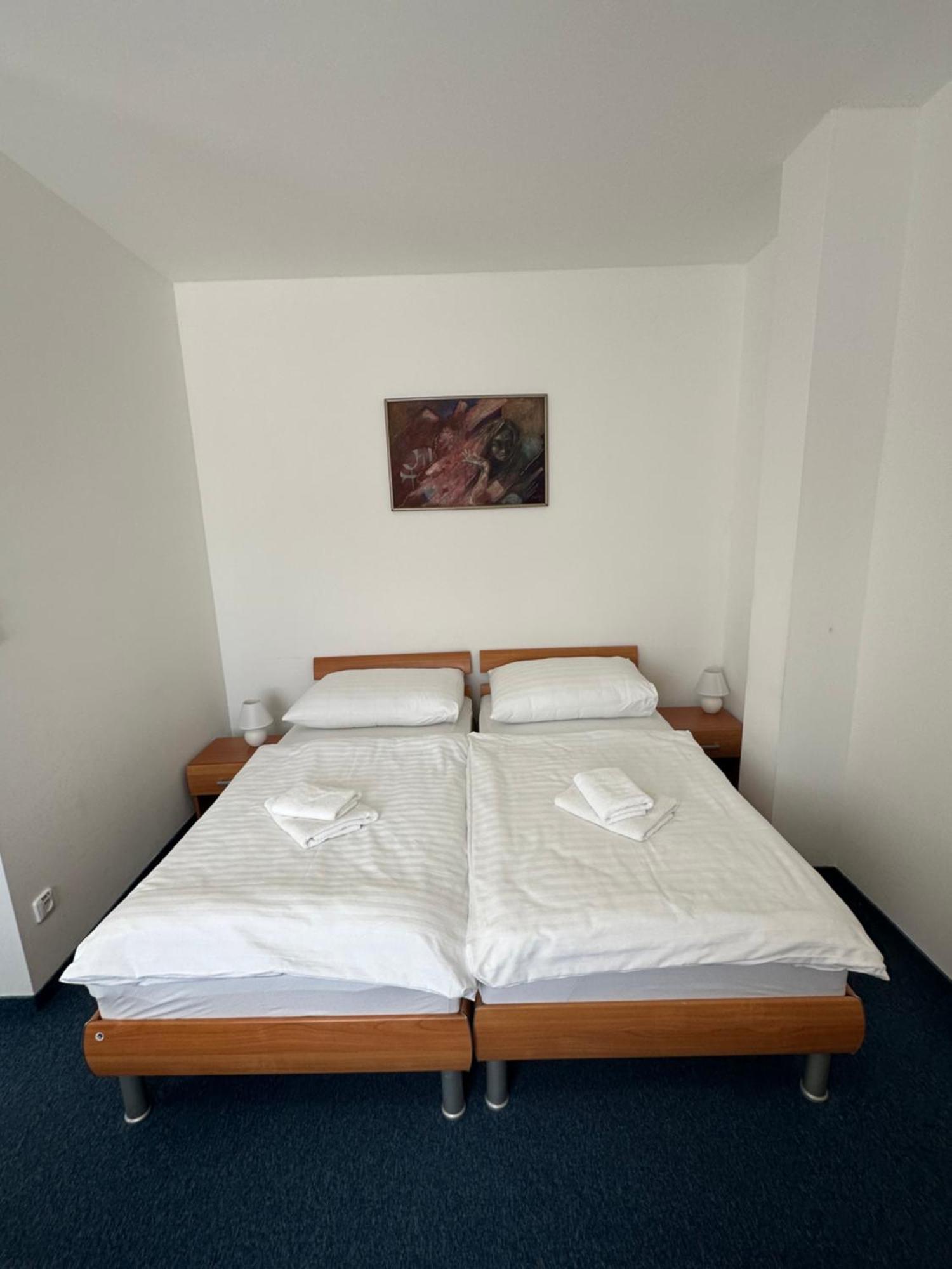 Hotel Remy Bratislava Buitenkant foto