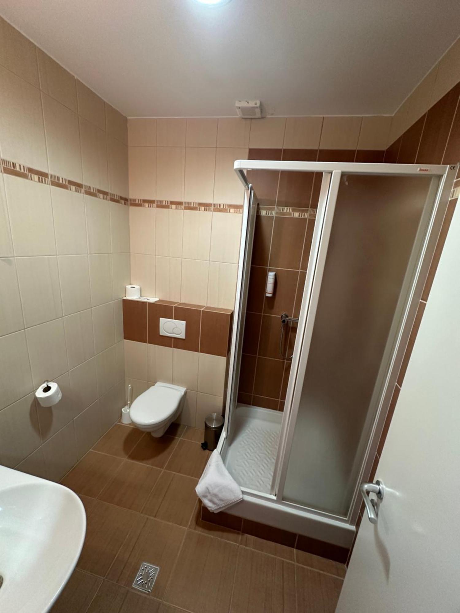 Hotel Remy Bratislava Buitenkant foto