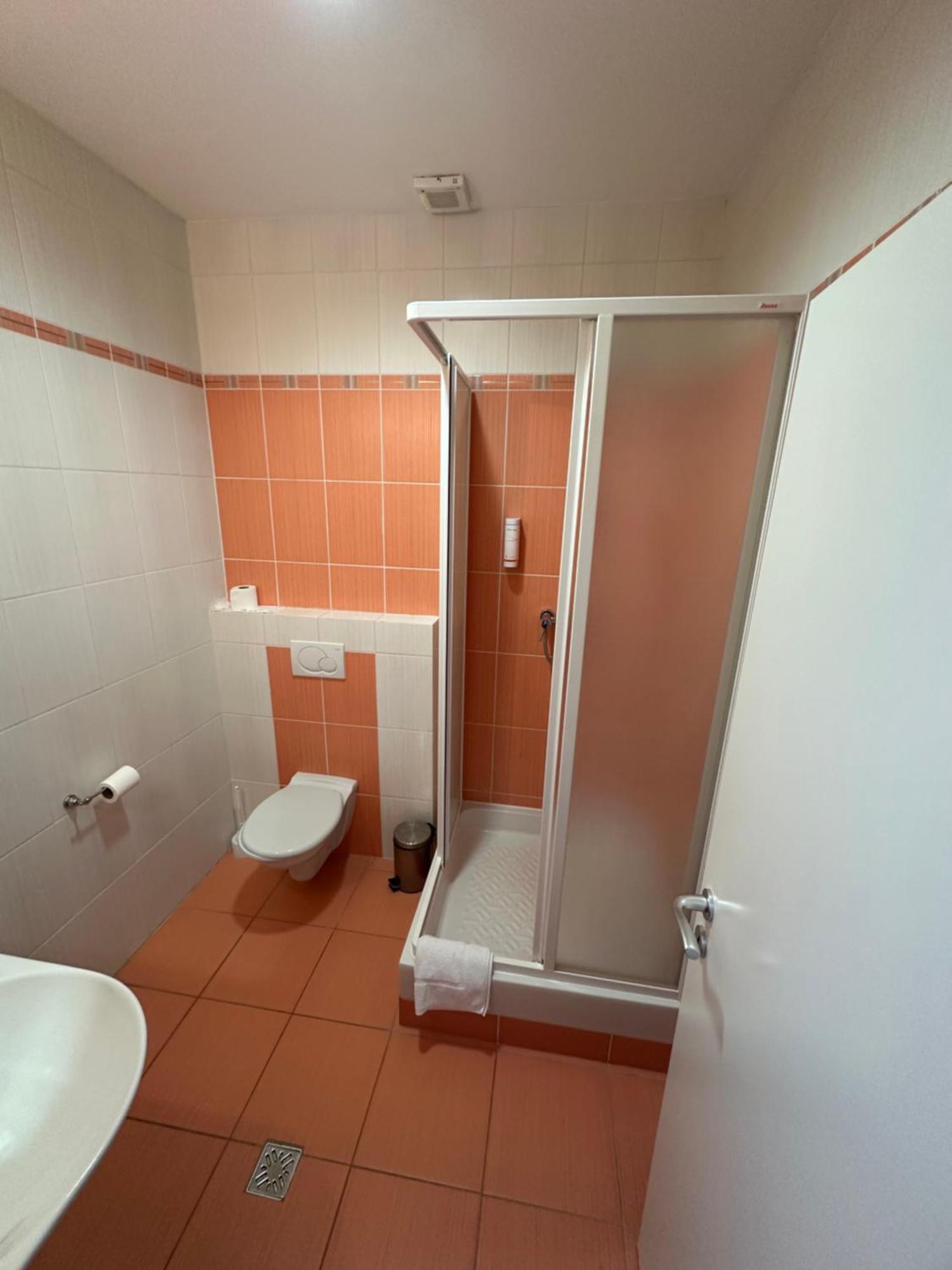 Hotel Remy Bratislava Buitenkant foto
