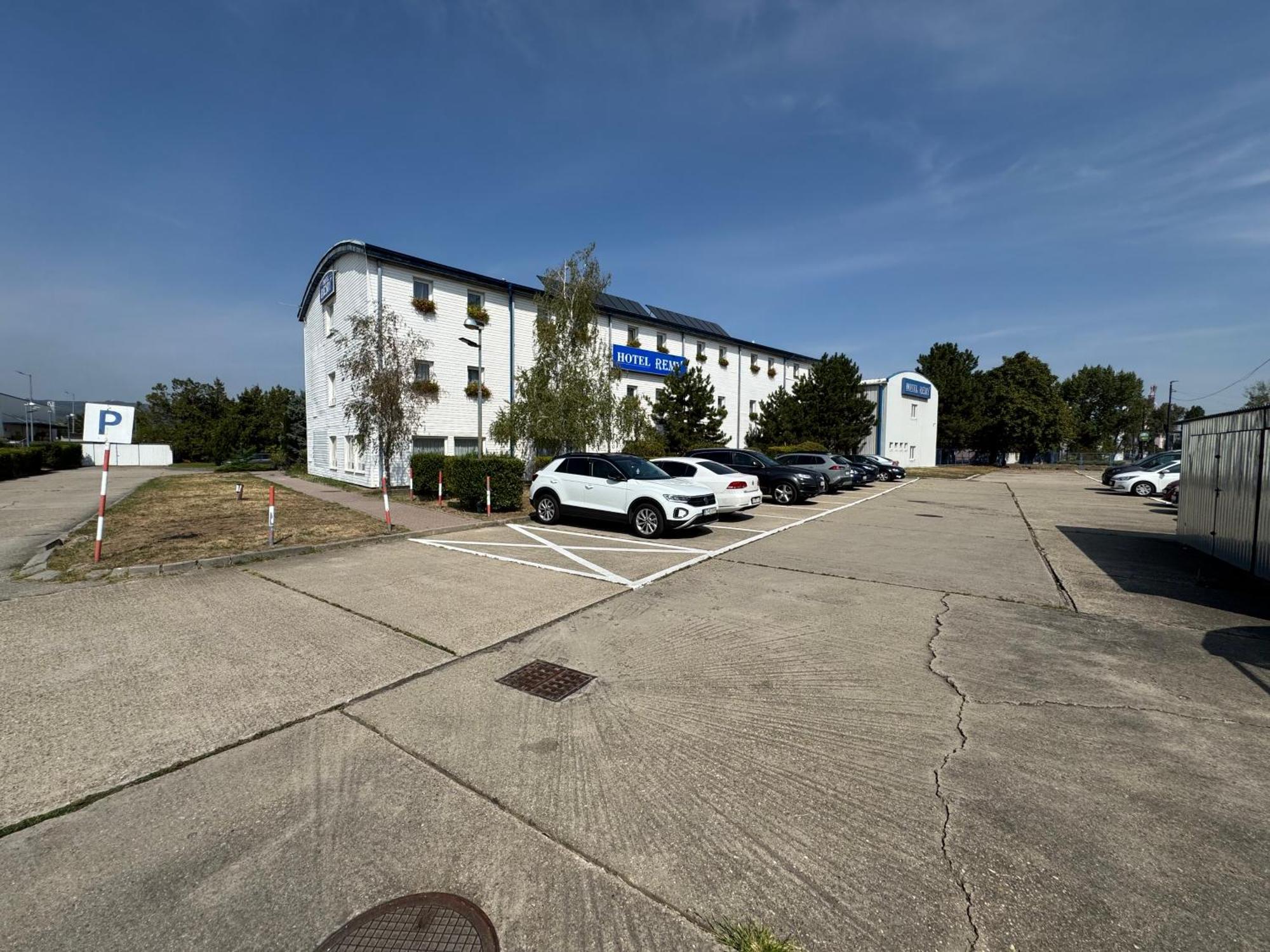 Hotel Remy Bratislava Buitenkant foto