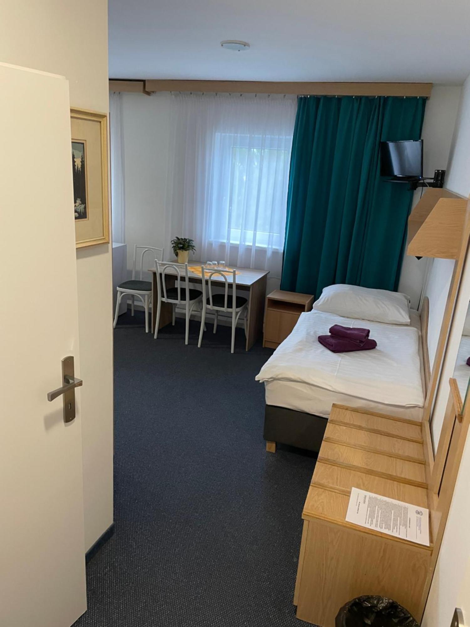 Hotel Remy Bratislava Buitenkant foto