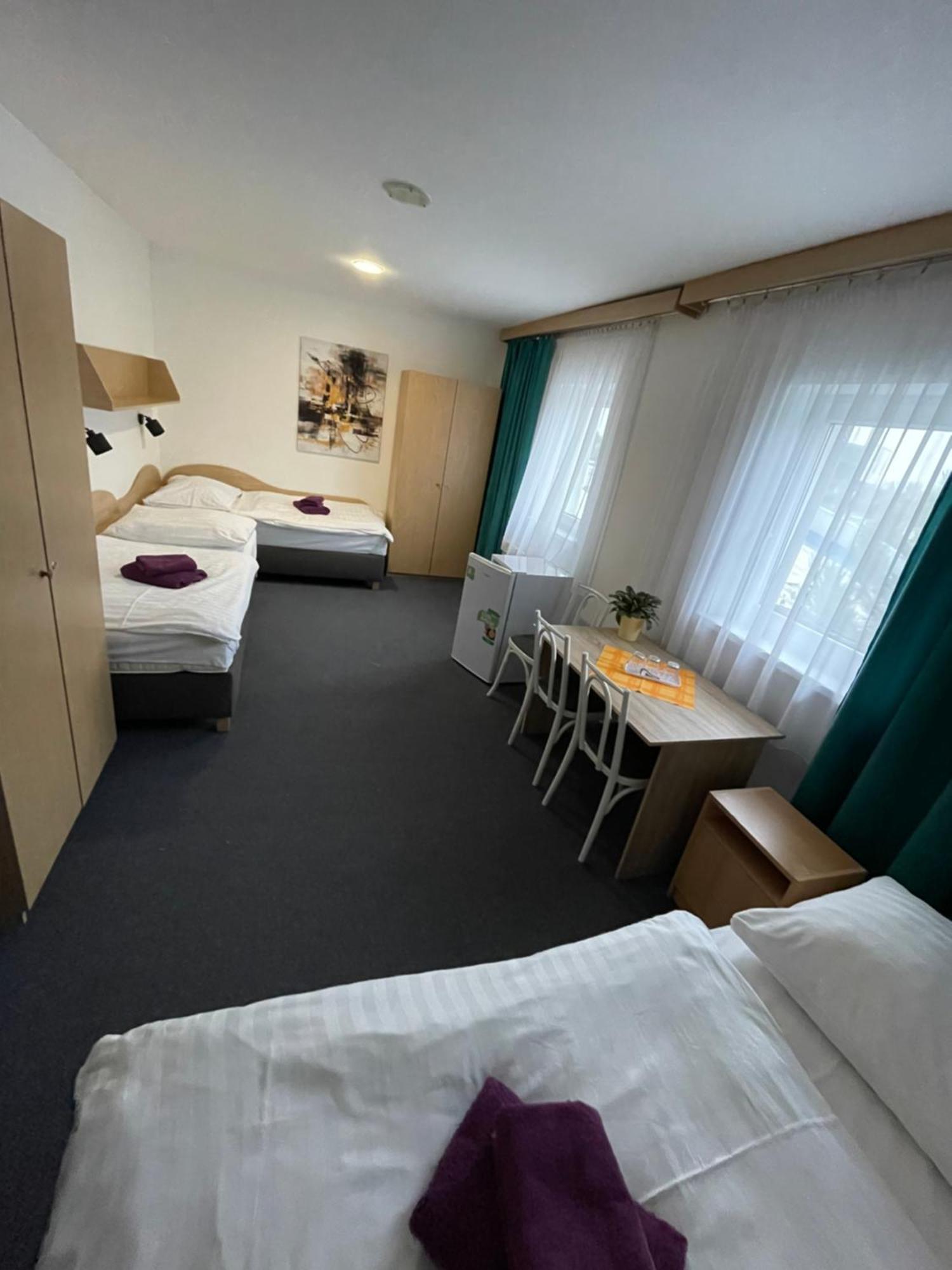 Hotel Remy Bratislava Buitenkant foto