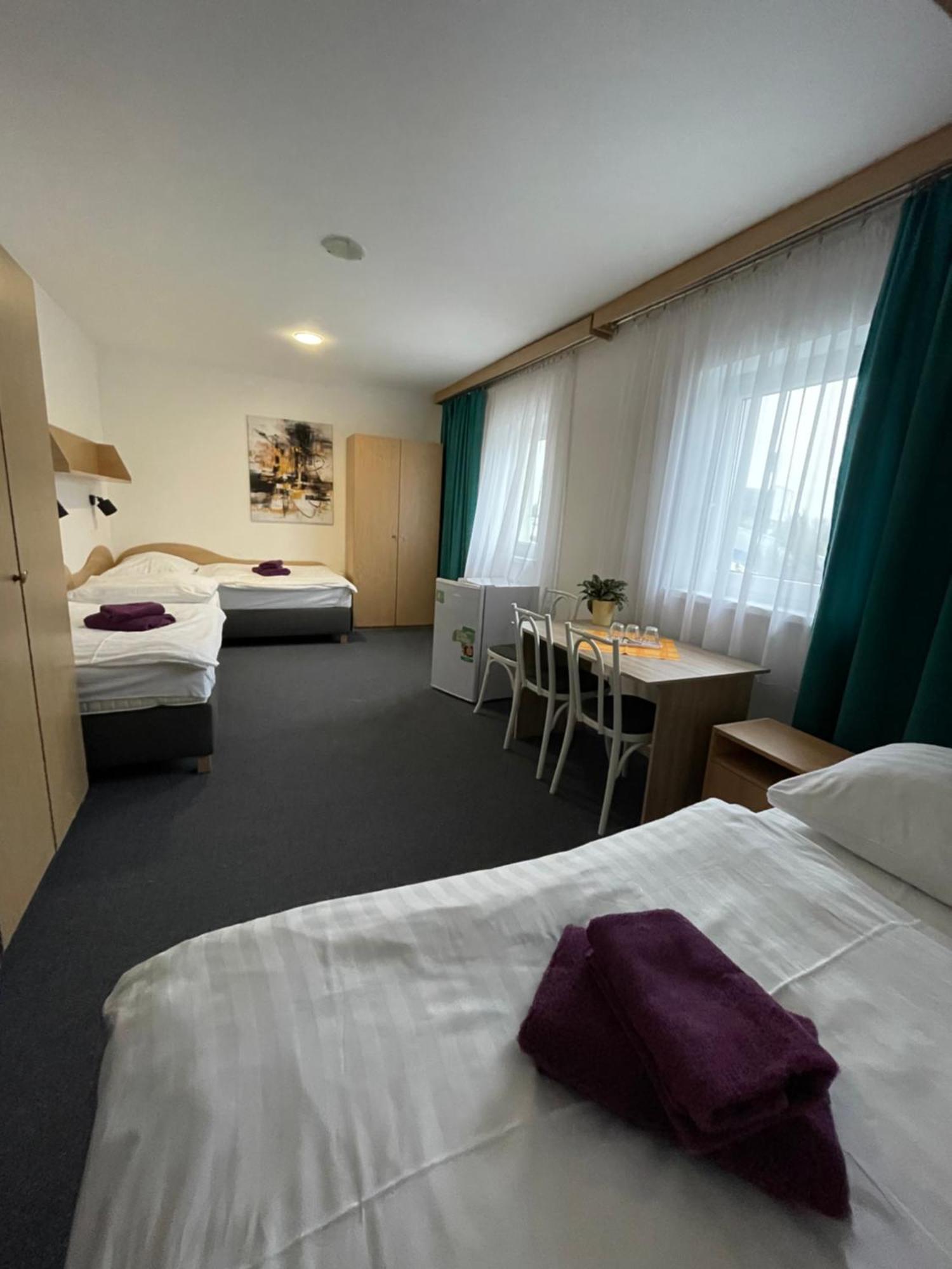 Hotel Remy Bratislava Buitenkant foto