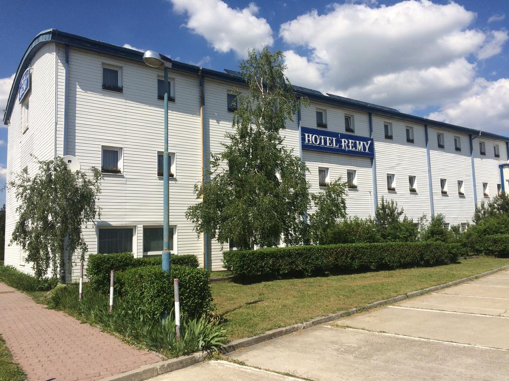 Hotel Remy Bratislava Buitenkant foto
